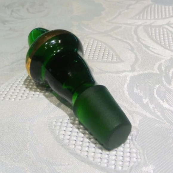 Green Glass vase Gennie in a bottle... vintage style excellent condition - Picture 6 of 13
